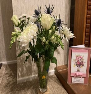 Image of a vase of flowers and a thank you card